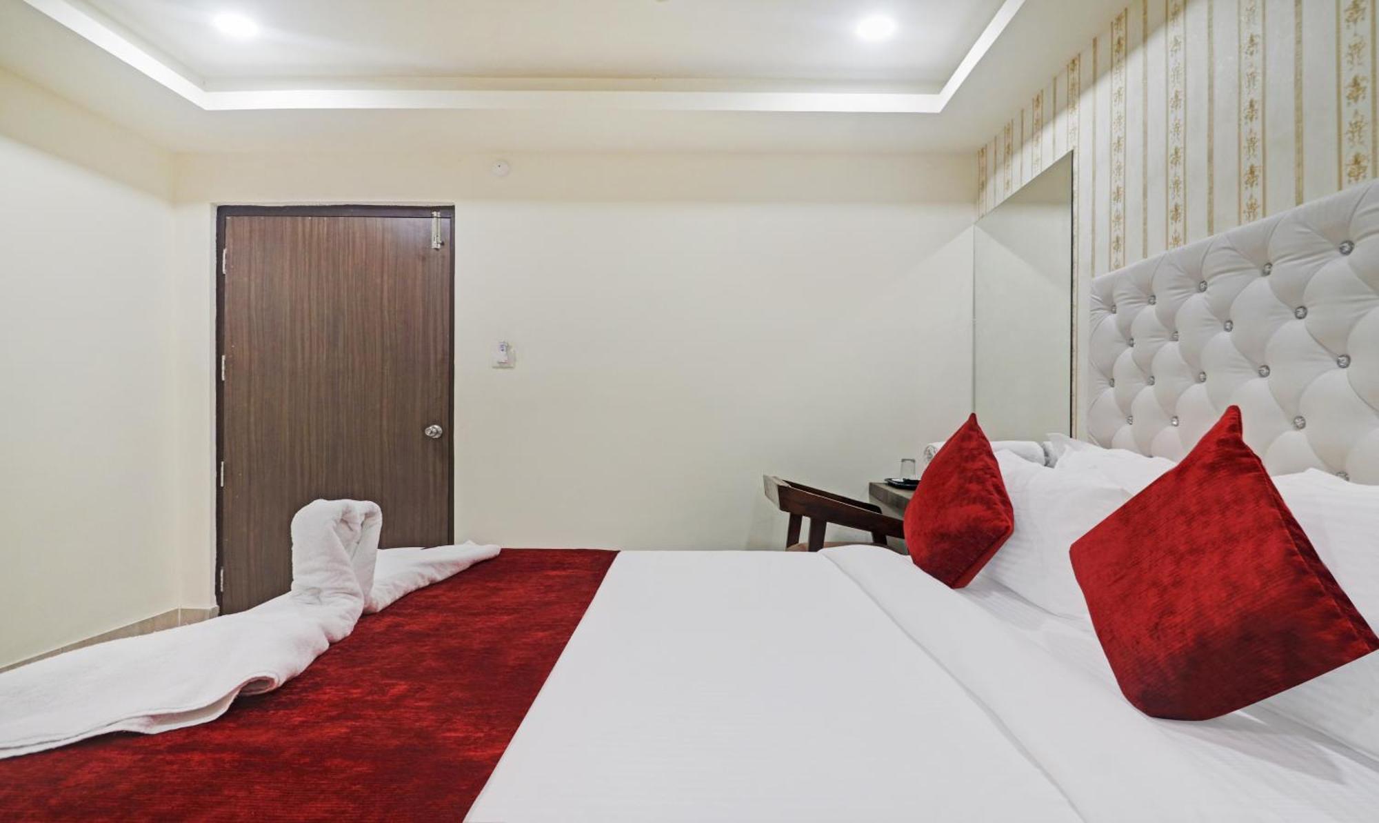 Hotel Bright Airport Zone Shamshabad Buitenkant foto
