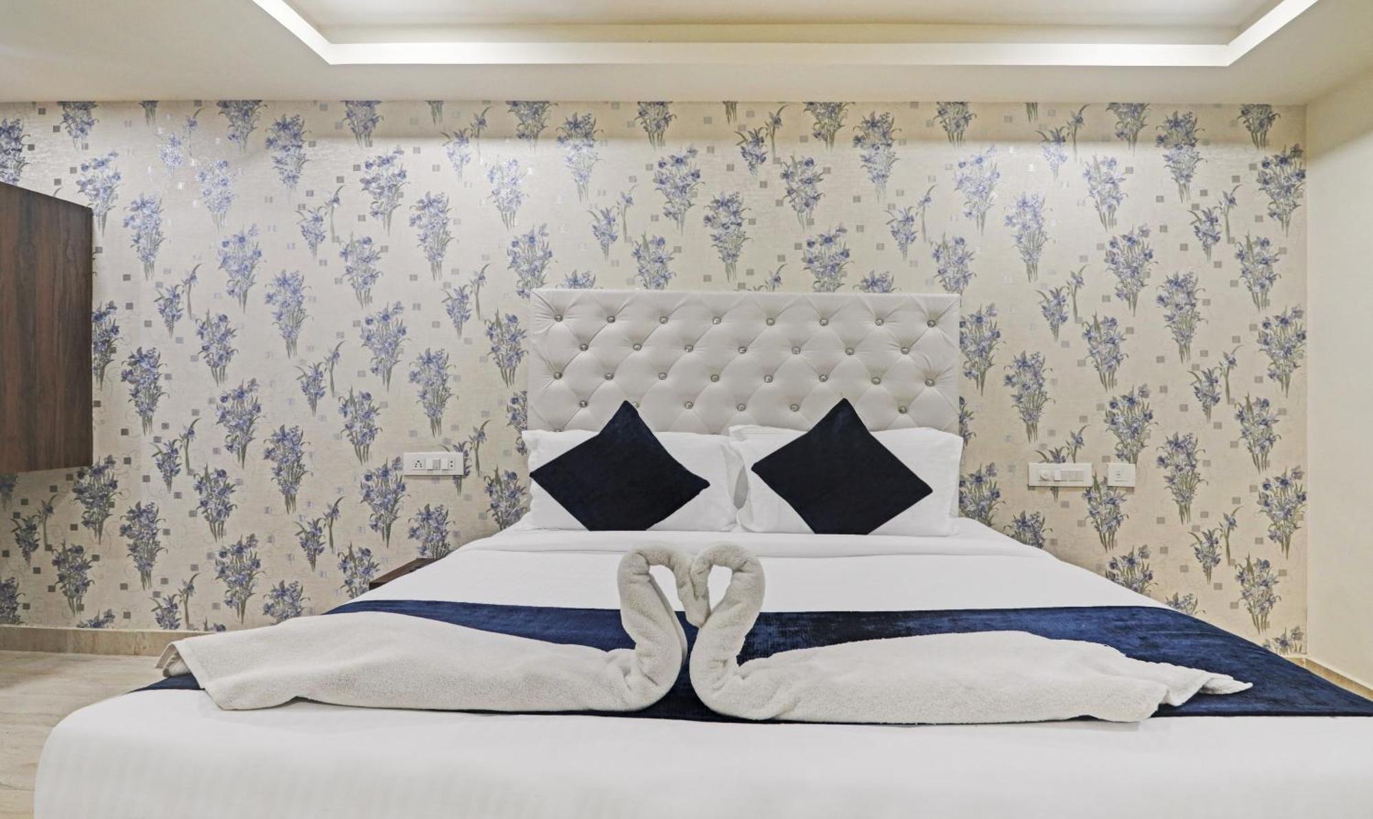 Hotel Bright Airport Zone Shamshabad Buitenkant foto