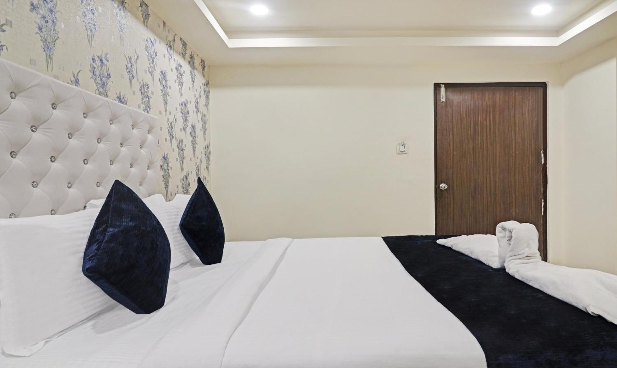 Hotel Bright Airport Zone Shamshabad Buitenkant foto